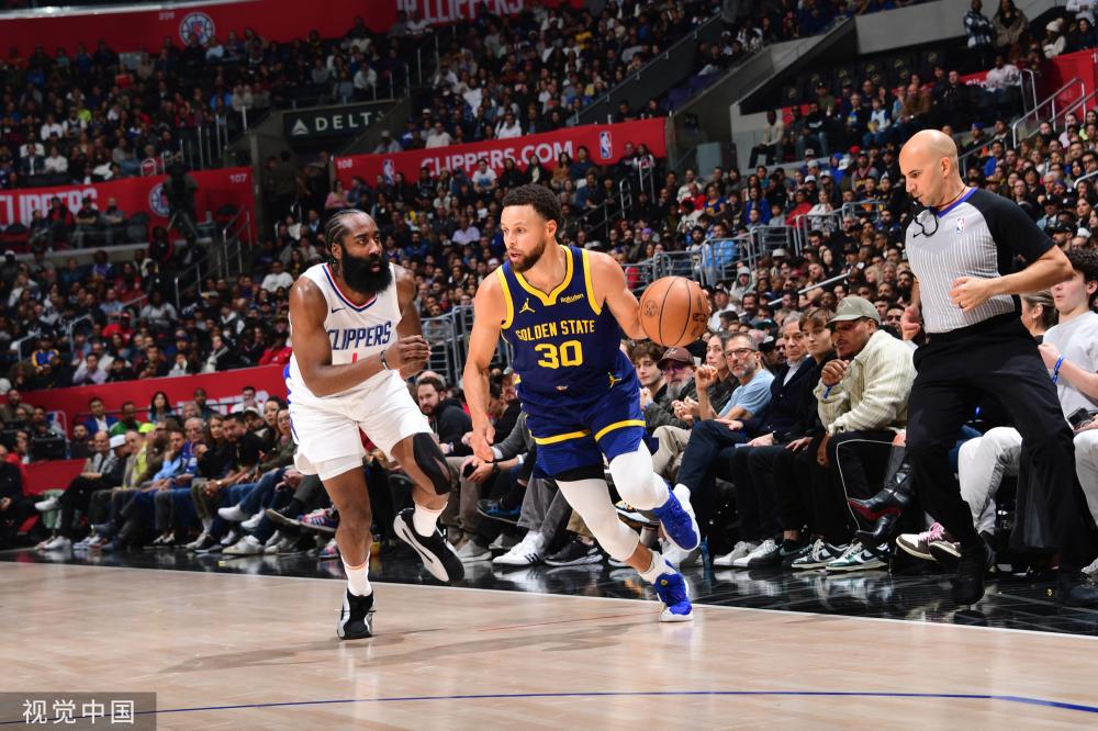 出他对比赛 出他对比赛